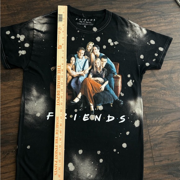 Friends Tshirts size small - Picture 7 of 8